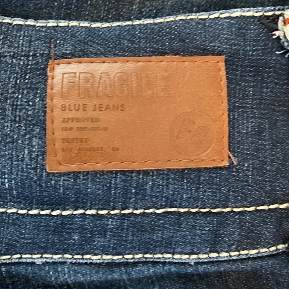 Fragile Cropped Jeggings - Picture 7 of 8